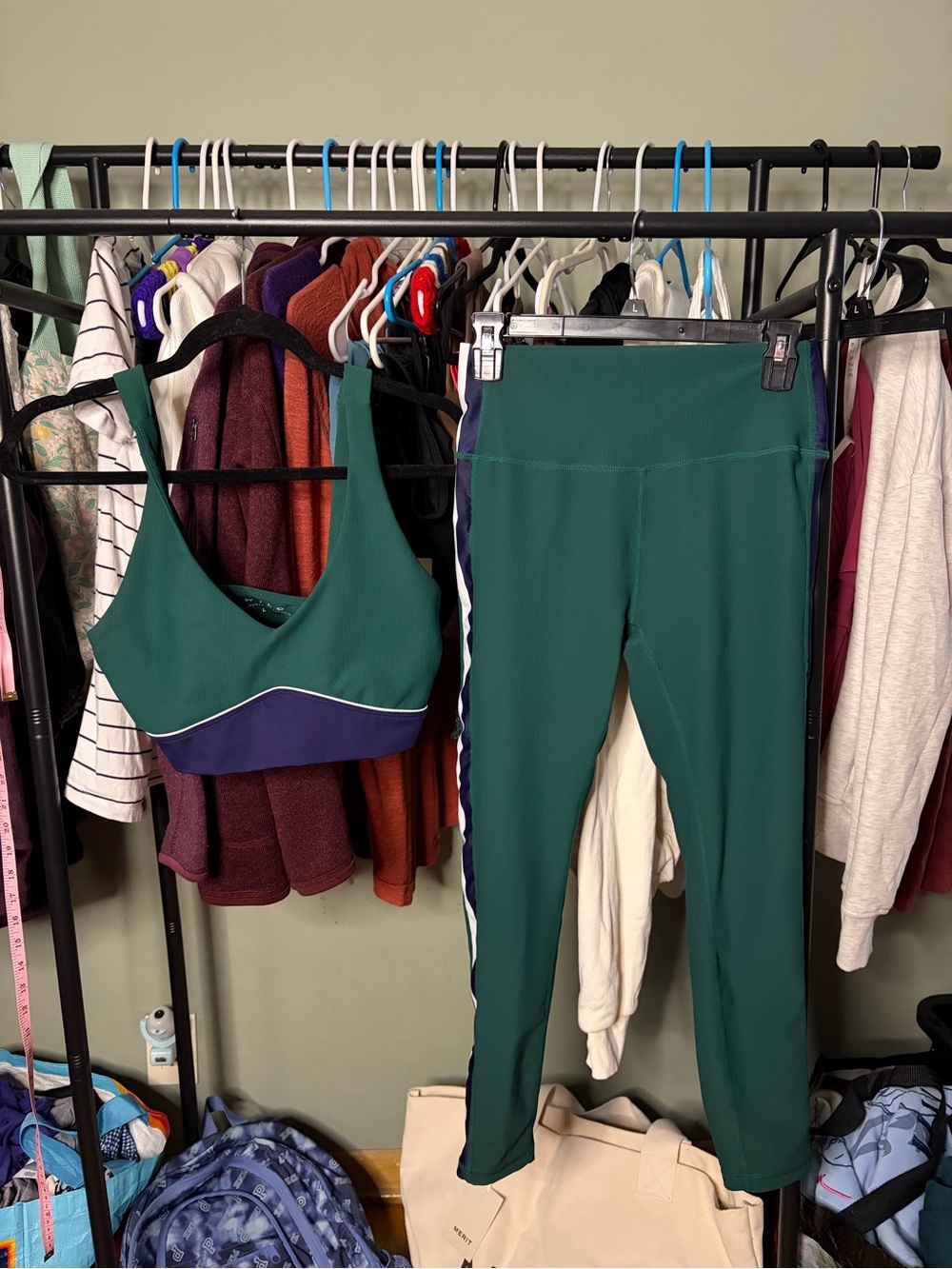Wilo Set Forest Green High-Waist Athletic Leggings and Sports Bra Set